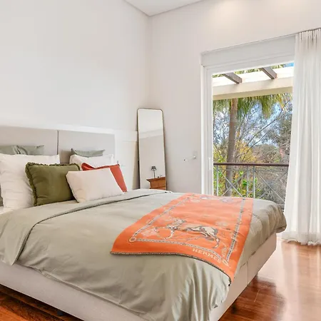 Del Ref #117 Villa Marbella